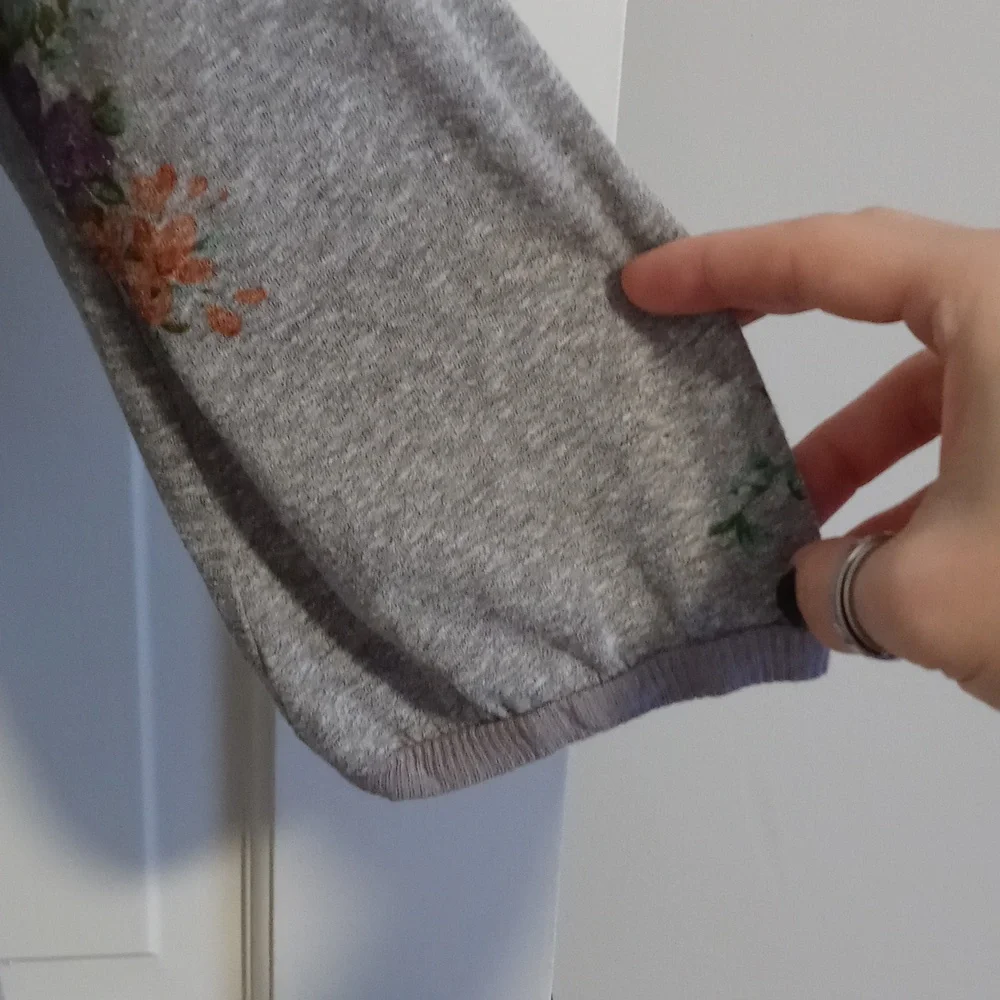 🌸Anthropologie🌸 - Gray Floral Open Front S/S Cardigan Sweater